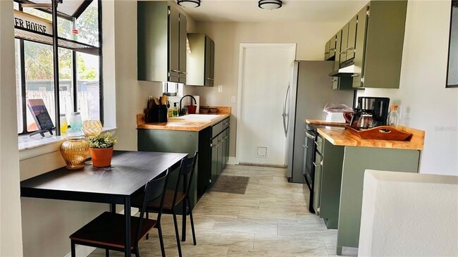 Building Photo - 376 Providence Blvd