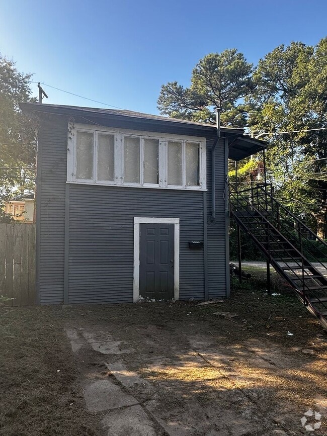 Building Photo - Highland Studio Apartment