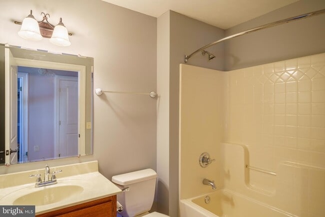 Building Photo - 2616 Greenport Dr