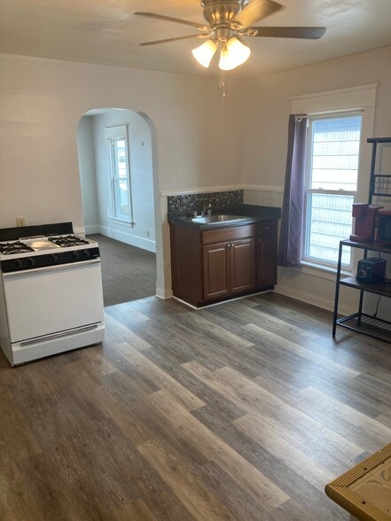 Primary Photo - 817 Hess Ave