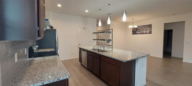 Building Photo - 1608 Sky Lks Dr