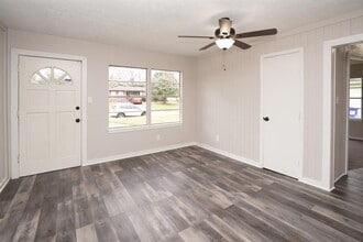 Building Photo - 805 Horncastle St