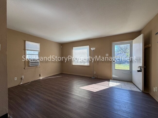 Building Photo - 2 bedroom 1 bath