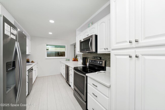 Building Photo - 363 Harbor Dr