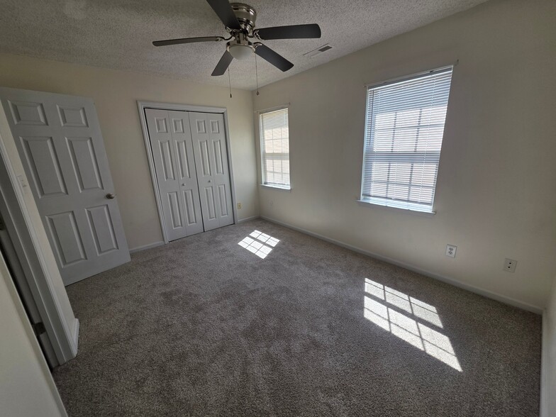 Building Photo - 106 Spring Meadow Cir