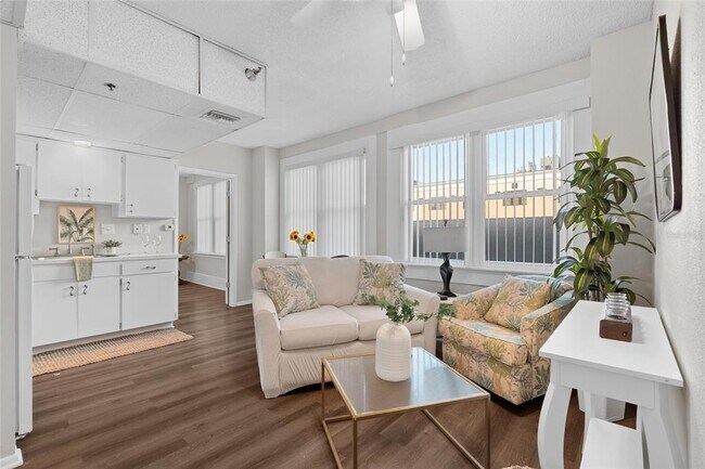 Building Photo - 411 1st Ave N