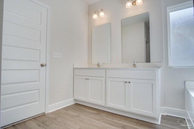 Building Photo - 539 Bridle Way