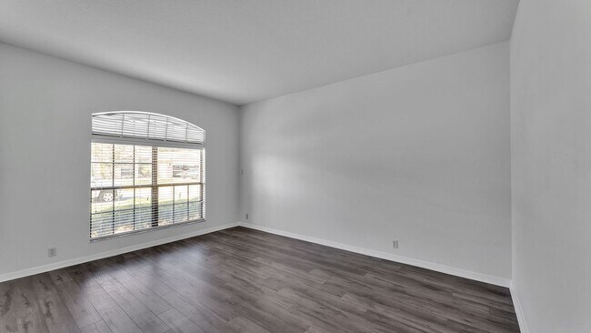 Building Photo - Waterfront home for RENT! 4 bed/2.5 bath