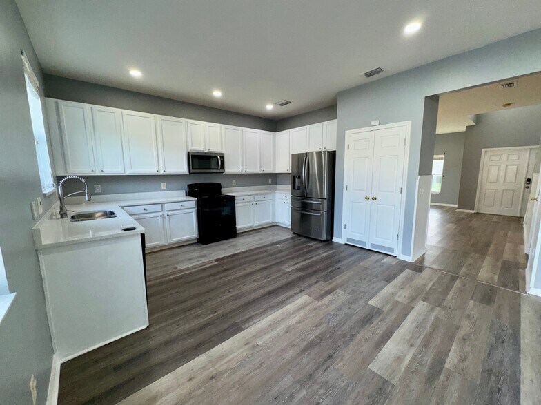 Building Photo - 18403 Fish Loop