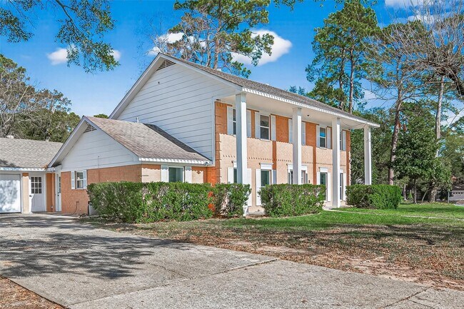 Building Photo - 6210 Rippling Hollow Dr