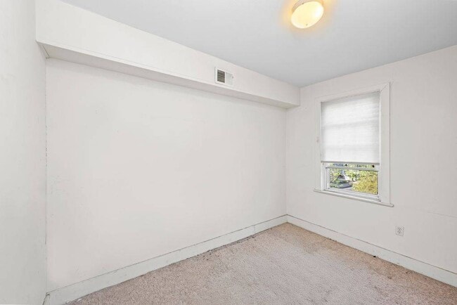 Building Photo - 143 Beach St