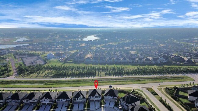Building Photo - 5535 Holly Haven Ct
