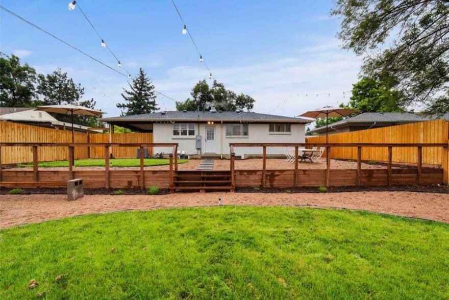 Building Photo - 8361 Circle Dr