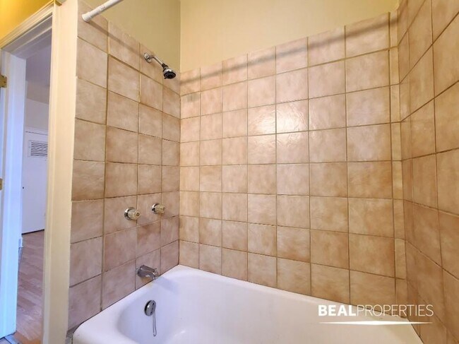 Building Photo - 0 bedroom in CHICAGO IL 60625