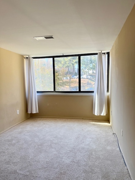 Building Photo - 12 S Van Dorn St