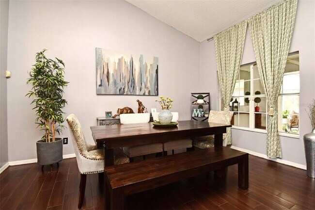 Building Photo - 302 Shadydale Ct