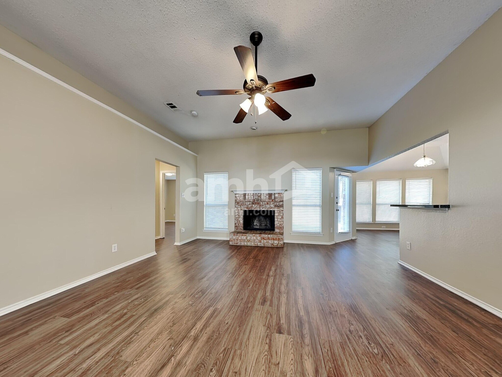 Building Photo - 733 Grandview Ave