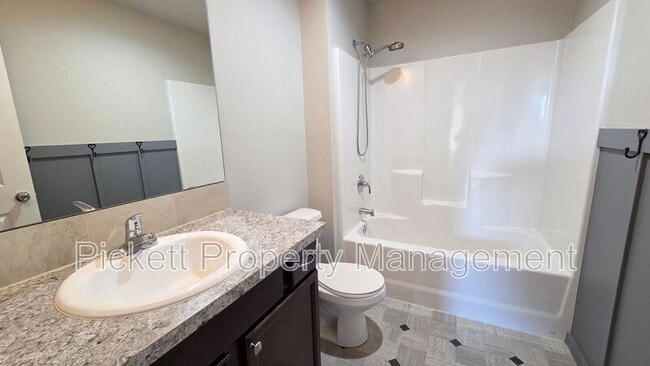 Building Photo - 2523 Filbert Ave