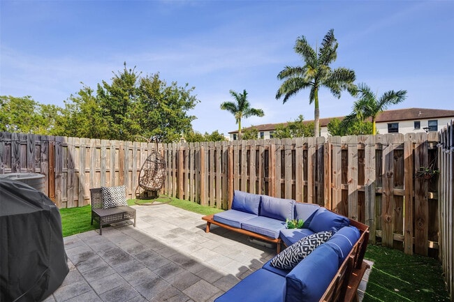 Building Photo - 20741 NE 5th Ct