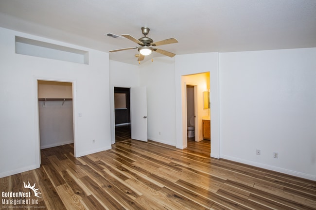 Building Photo - Beautifully Maintained 2Bdm 2Ba Townhome i...