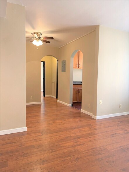 Building Photo - 5712 Phillips Ave