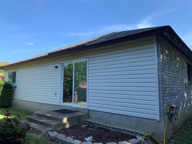 Building Photo - 1033 Silverstone Ln