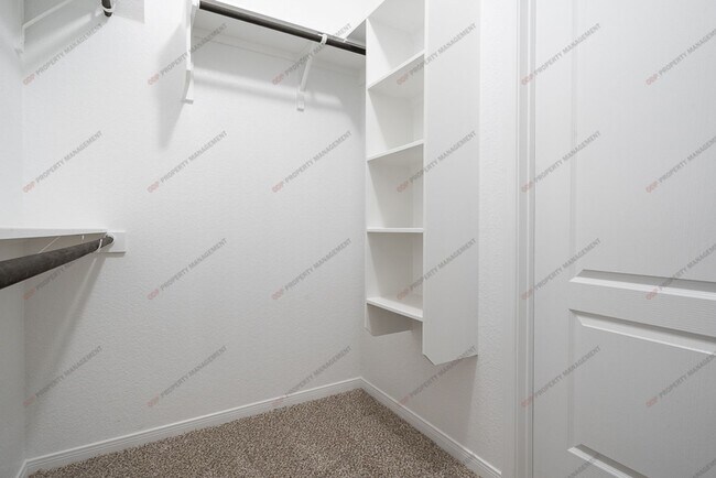 Building Photo - 716 Skylar Heights Dr