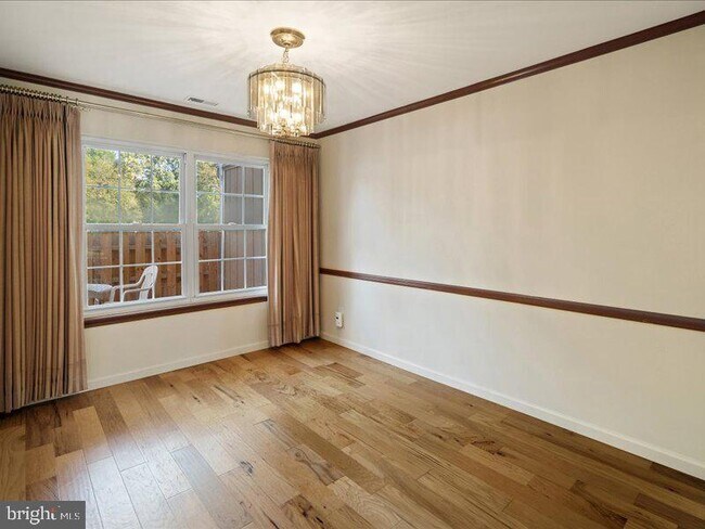 Building Photo - 18 Pond View Dr