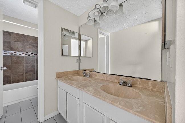 Building Photo - 8623 Riverside Walk Ln