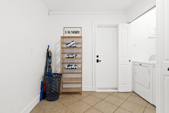 Building Photo - 1311 Cypress Ave