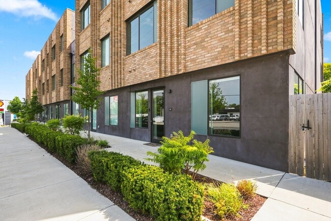 Building Photo - 1090 Haysboro Ave