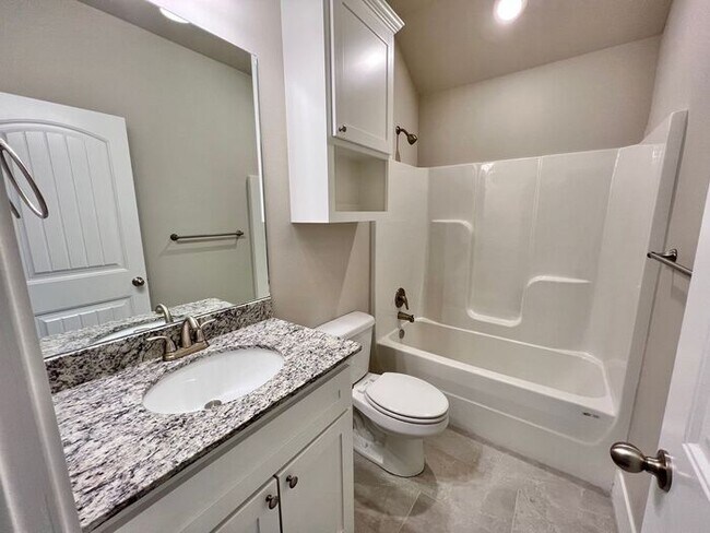 Building Photo - Single-Family Home- Desirable Cedarwood Plan
