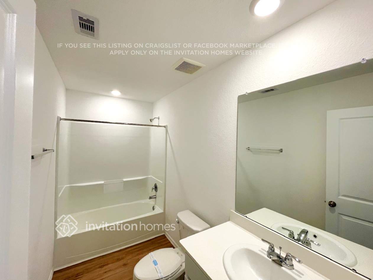 Building Photo - 18739 Mercer Fls Dr