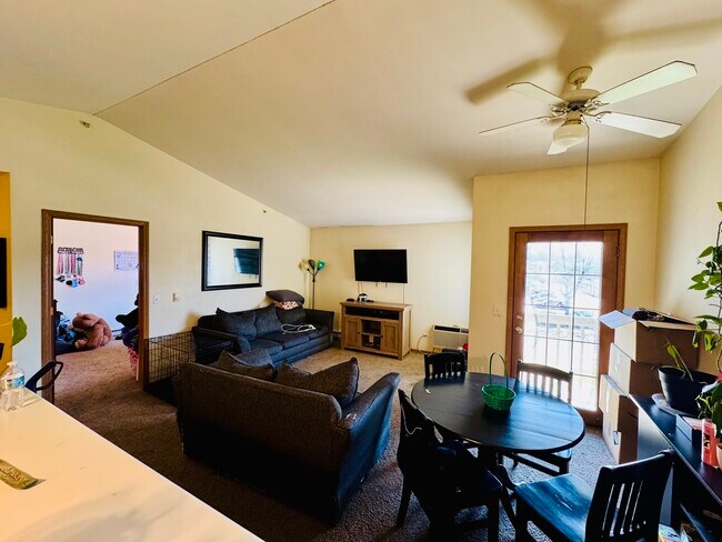 Building Photo - 531 Leah Ln