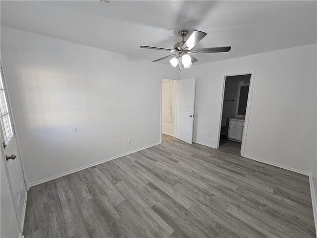 Building Photo - 2324 W Roselawn St