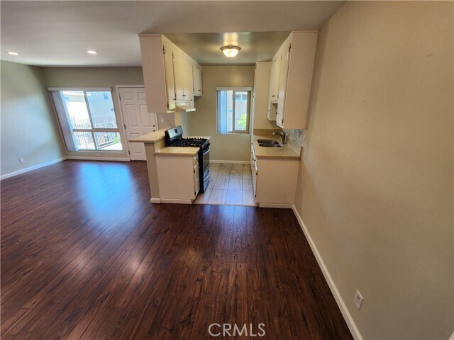 Building Photo - 7925 Vineland Ave