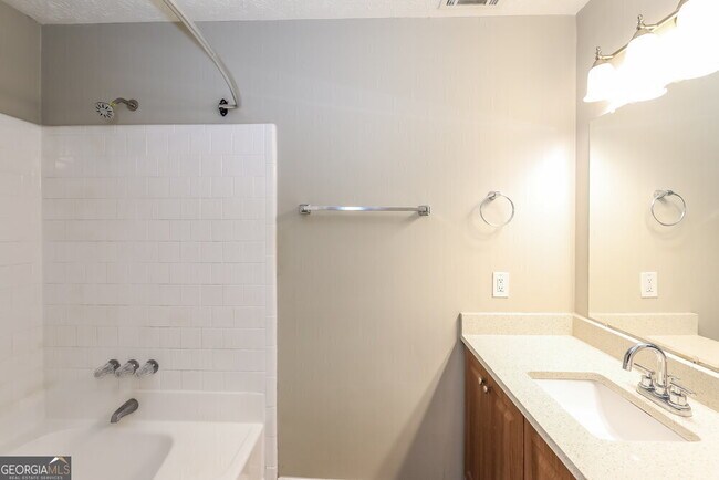 Building Photo - 527 Brookfield Way