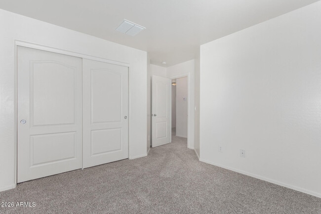 Building Photo - 2261 S Ponderosa Dr