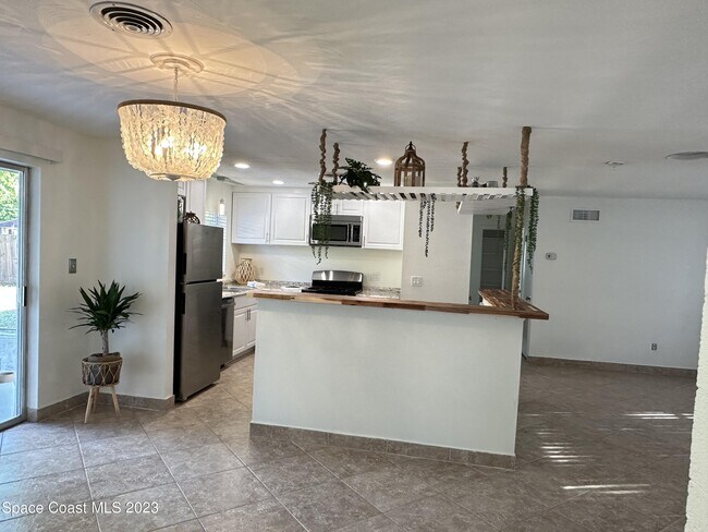 Building Photo - 250 Andros Dr