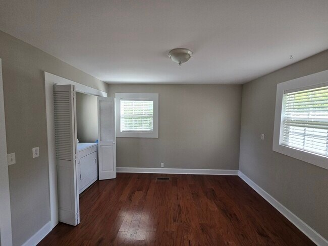 Building Photo - 4094 University Dr