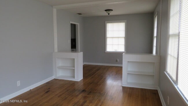 Building Photo - 4811 Sefa Cir N