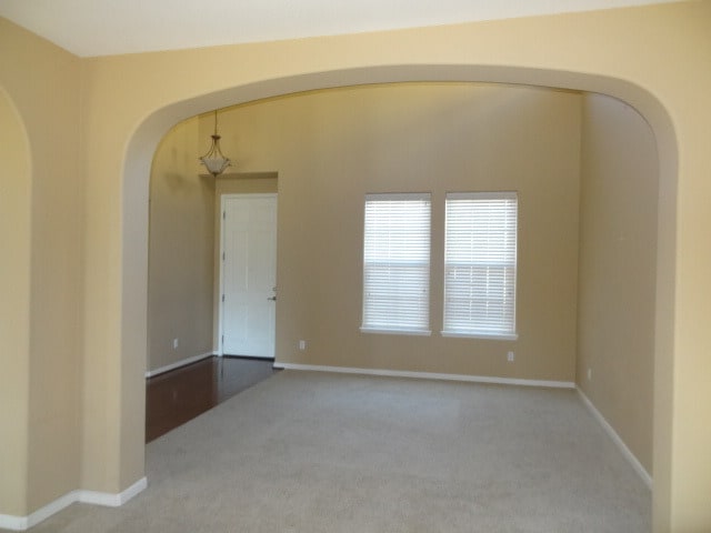 Building Photo - Huge home in Elk Grove