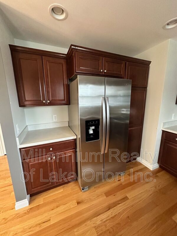 Building Photo - 2 Pleasant St