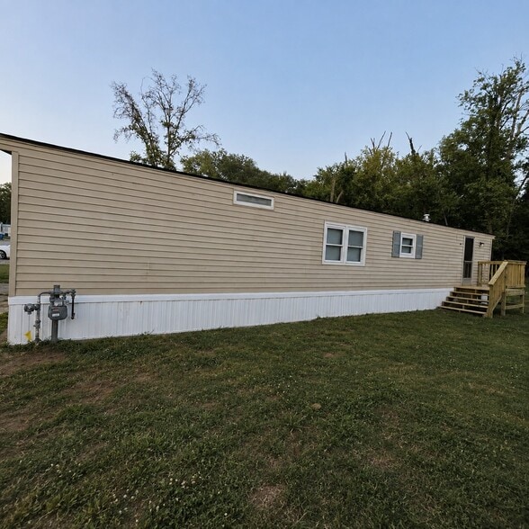 Building Photo - 93 Deerwood Park