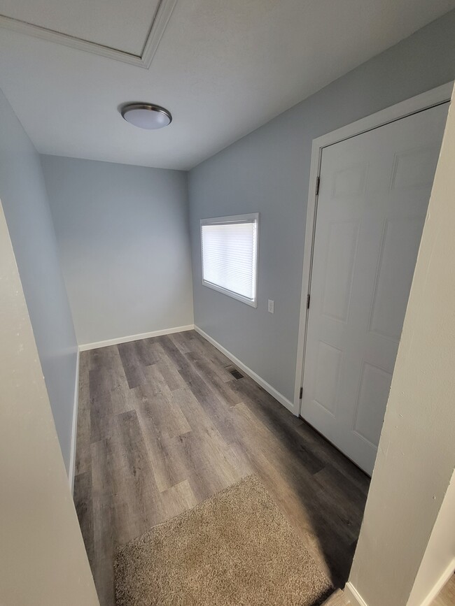 1 Bedroom rear entryway - 183 Maple St