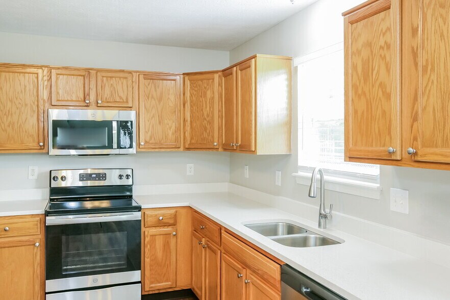 Building Photo - 4310 Blue Spruce Ct