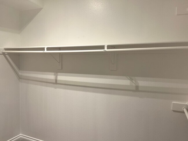Building Photo - Remodeled, first floor 1428 sq ft, 2 bed+ ...