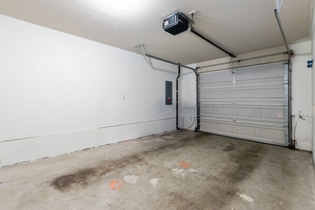 Building Photo - 3Bd/2.5Ba Seattle Home