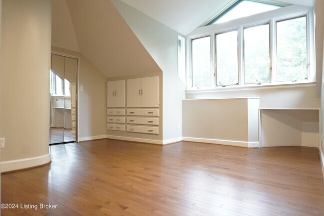 Building Photo - 2541 Cherokee Pkwy