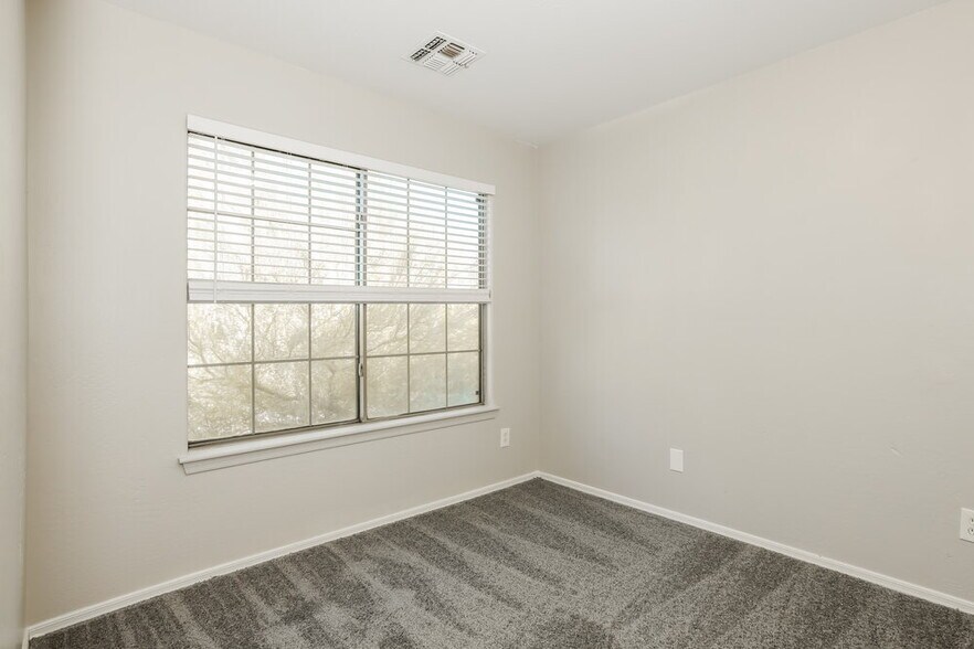 Building Photo - 12559 W Monterey Way